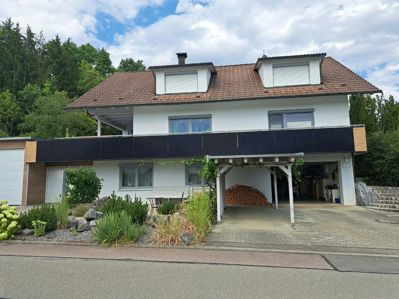 Wohnhaus in Oberschwaben mit in die Fassade integrierter Photovoltaikanlage